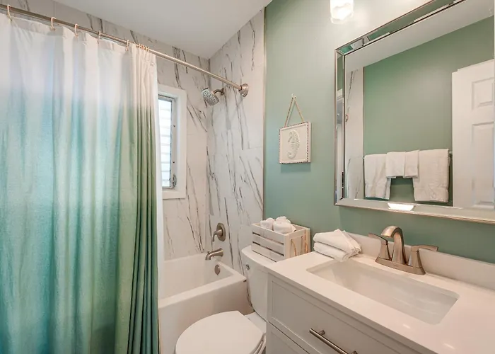 Walk To & Sun! Breezy Indian Rocks Holiday home Clearwater Beach